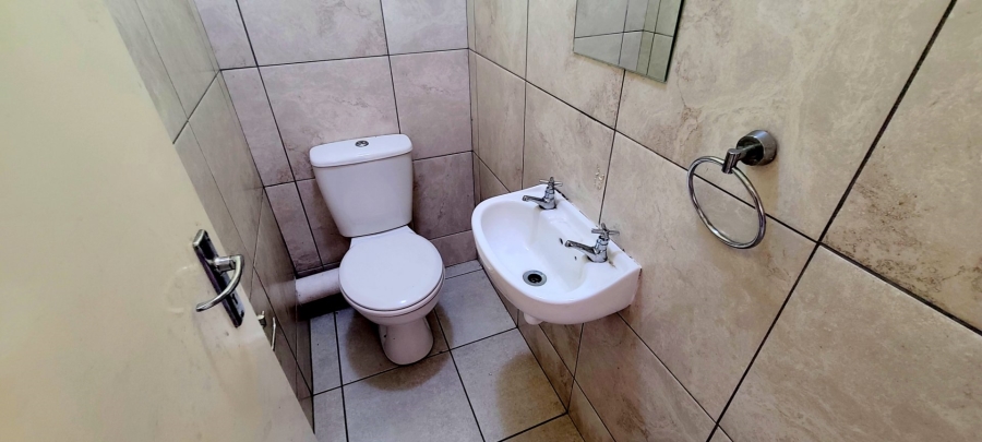 2 Bedroom Property for Sale in Stratford Green Western Cape